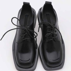 Square toe lace-up shoes